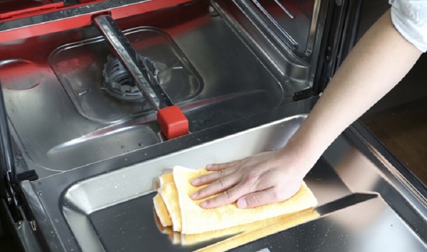 Vệ sinh máy rửa bát như thế nào - Bếp Châu Anh hướng dẫn 11 huong dan ve sinh may rua chen 2 - Vệ sinh máy rửa bát như thế nào - Bếp Châu Anh hướng dẫn