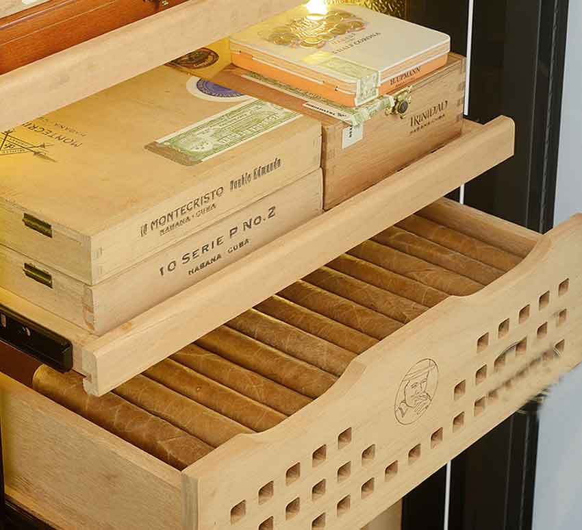 Bí quyết bảo quản xì gà thơm ngon nhất với tủ cigar Lubinski RA778  Tu-xi-ga-lubinski-ra-778-khay-chua-go-tuyet-tung