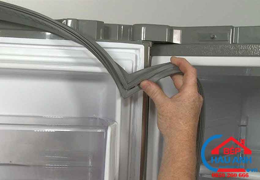 Tủ lạnh bị nóng 2 bên hông - cách khắc phục thế nào 8 Kiểm tra ron cao su khi tủ lạnh nóng bất thường