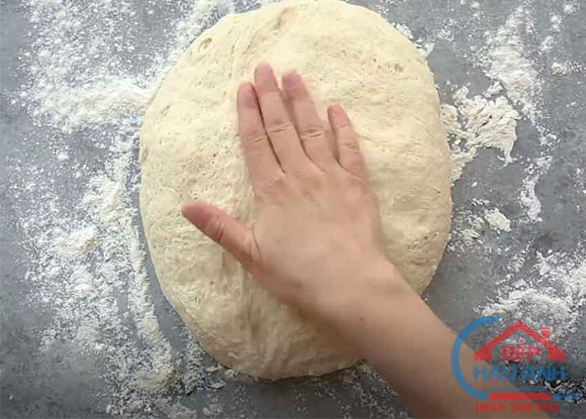 Tuyệt chiêu làm bánh mì tại nhà bằng lò nướng cực dễ 8 Nhào bột mì