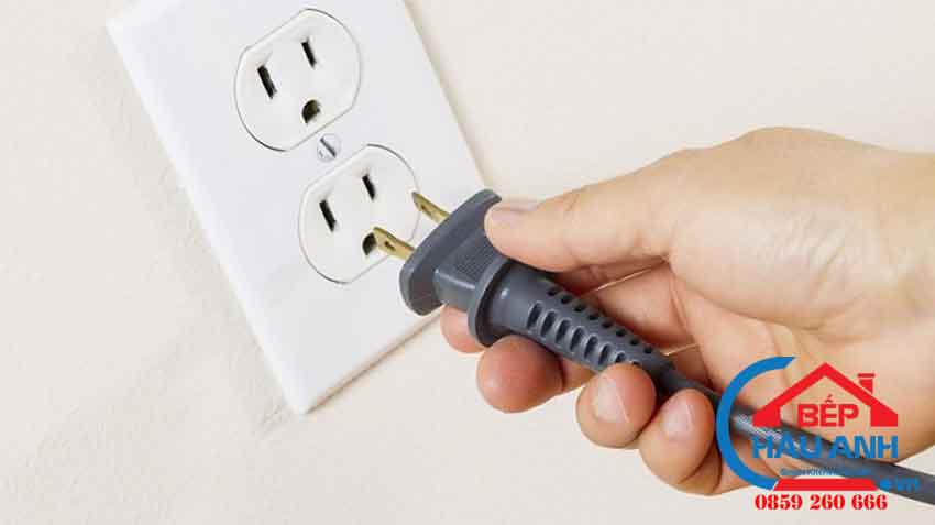 Sử dụng máy hút mùi bếp có tốn điện năng không? 5 Luôn kết nối nguồn điện