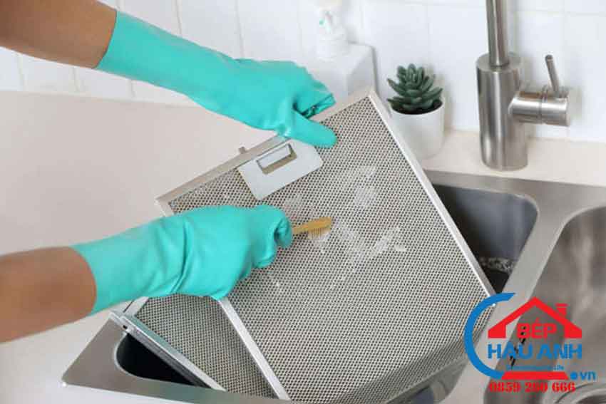 Sử dụng máy hút mùi bếp có tốn điện năng không? 6 Vệ sinh máy hút mùi theo định kỳ